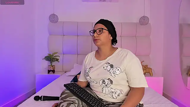 Snapshot of DanielleEvans_ chatting on 09/12/25, 11:21 DanielleEvans online show from 09/12/25, 11:21