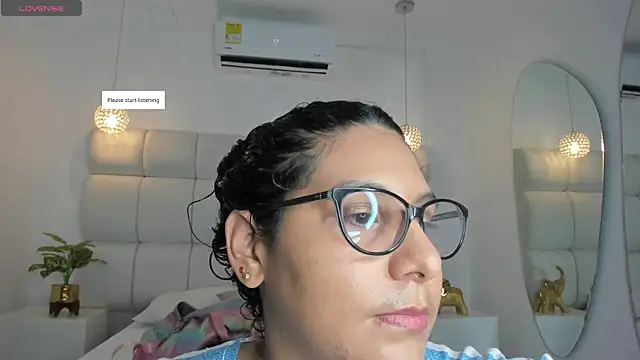 Snapshot of DanielleEvans_ chatting on 11/05/25, 11:13 DanielleEvans online show from 11/05/25, 11:13