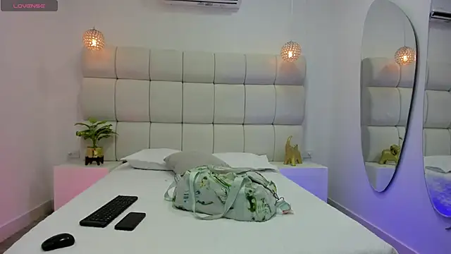 Snapshot of DanielleEvans_ chatting on 09/29/25, 11:27 DanielleEvans online show from 09/29/25, 11:27