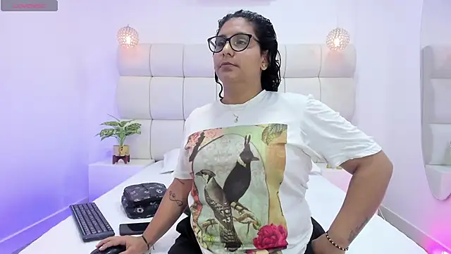 Snapshot of DanielleEvans_ chatting on 10/31/25, 11:29 DanielleEvans online show from 10/31/25, 11:29