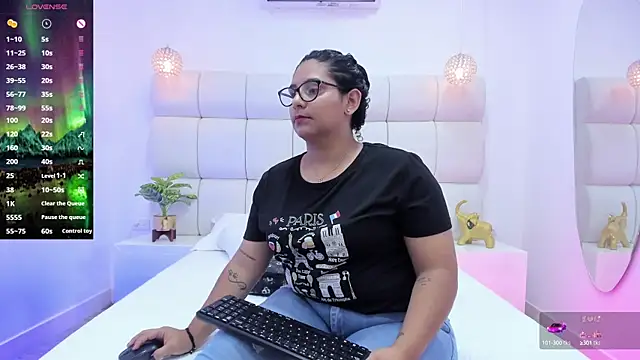 Snapshot of DanielleEvans_ chatting on 09/11/25, 11:21 DanielleEvans online show from 09/11/25, 11:21