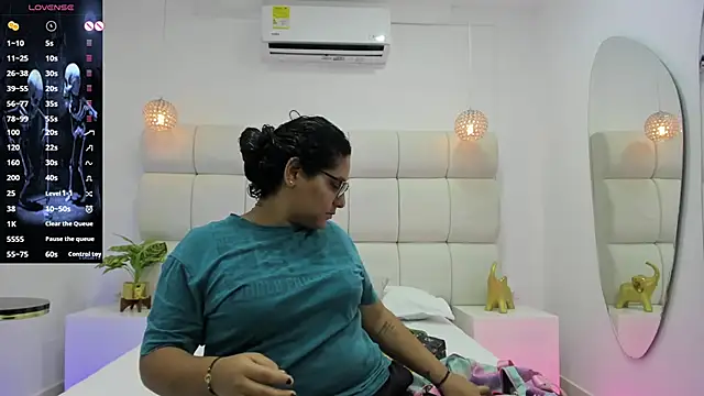 Snapshot of DanielleEvans_ chatting on 10/16/25, 11:18 DanielleEvans online show from 10/16/25, 11:18