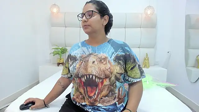 Snapshot of DanielleEvans_ chatting on 10/28/25, 11:31 DanielleEvans online show from 10/28/25, 11:31