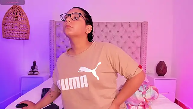 Snapshot of DanielleEvans_ chatting on 03/22/25, 11:21 DanielleEvans online show from 03/22/25, 11:21