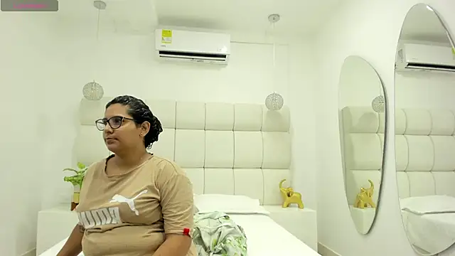 Snapshot of DanielleEvans_ chatting on 09/30/25, 11:05 DanielleEvans online show from 09/30/25, 11:05