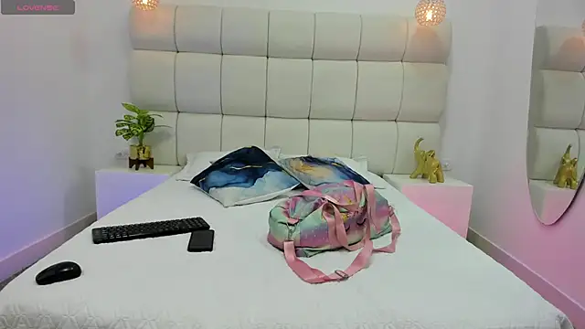 Snapshot of DanielleEvans_ chatting on 12/02/25, 11:34 DanielleEvans online show from 12/02/25, 11:34