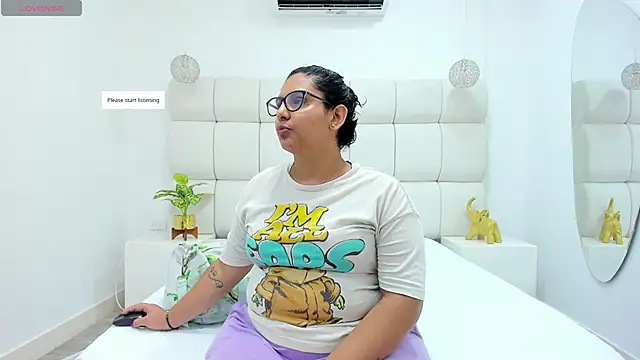 Snapshot of DanielleEvans_ chatting on 11/24/25, 11:21 DanielleEvans online show from 11/24/25, 11:21