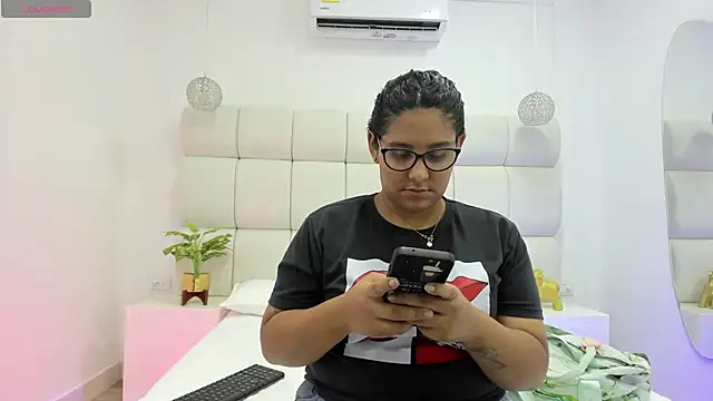 Snapshot of DanielleEvans_ chatting on 09/22/25, 11:27 DanielleEvans online show from 09/22/25, 11:27