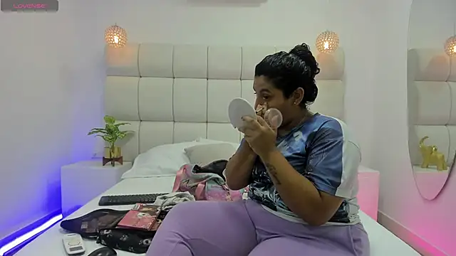 Snapshot of DanielleEvans_ chatting on 11/30/25, 11:22 DanielleEvans online show from 11/30/25, 11:22