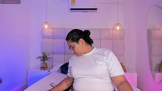 Snapshot of DanielleEvans_ chatting on 11/25/25, 11:32 DanielleEvans online show from 11/25/25, 11:32