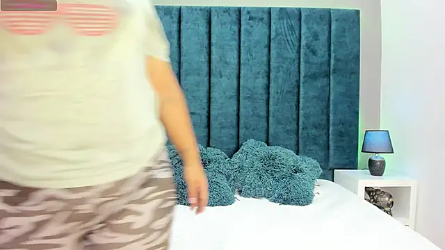 Snapshot of DanielleEvans_ chatting on 12/04/25, 11:20 DanielleEvans online show from 12/04/25, 11:20