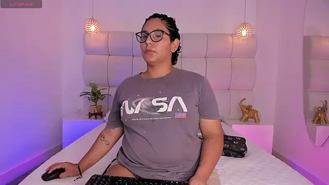 Snapshot of DanielleEvans_ chatting on 11/27/25, 11:32 DanielleEvans online show from 11/27/25, 11:32