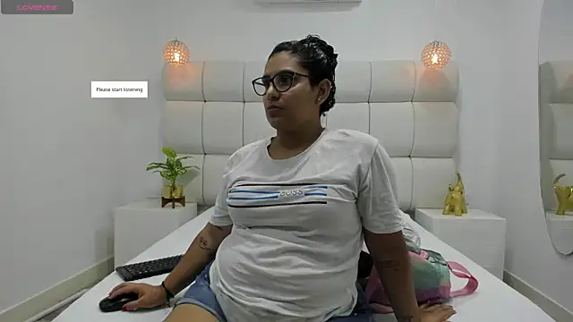 Snapshot of DanielleEvans_ chatting on 11/29/25, 11:21 DanielleEvans online show from 11/29/25, 11:21