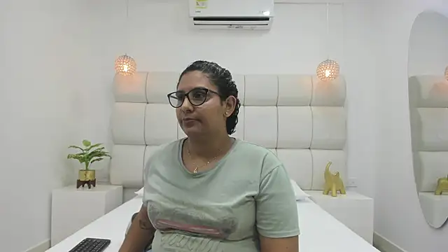 Snapshot of DanielleEvans_ chatting on 10/03/25, 11:12 DanielleEvans online show from 10/03/25, 11:12