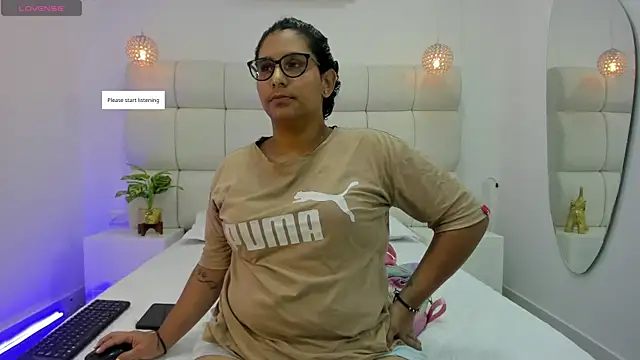 Snapshot of DanielleEvans_ chatting on 10/30/25, 11:19 DanielleEvans online show from 10/30/25, 11:19