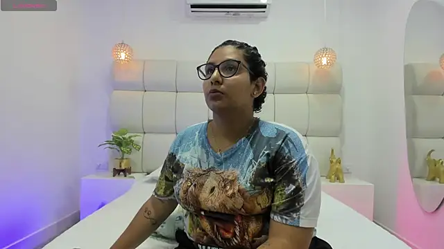 Snapshot of DanielleEvans_ chatting on 11/20/25, 11:11 DanielleEvans online show from 11/20/25, 11:11