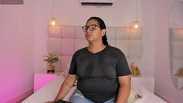 Snapshot of DanielleEvans_ chatting on 09/27/25, 11:27 DanielleEvans online show from 09/27/25, 11:27