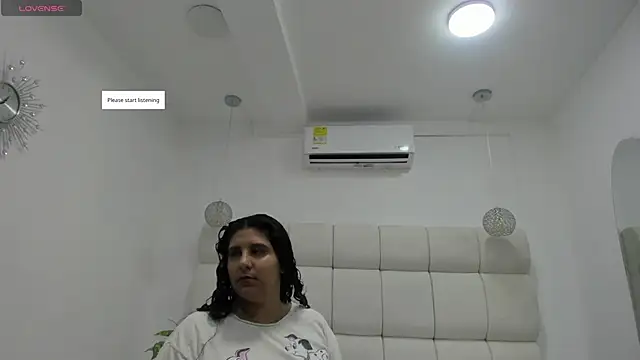 Snapshot of DanielleEvans_ chatting on 11/01/25, 11:15 DanielleEvans online show from 11/01/25, 11:15