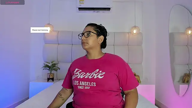 Snapshot of DanielleEvans_ chatting on 11/12/25, 11:25 DanielleEvans online show from 11/12/25, 11:25