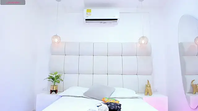 Snapshot of DanielleEvans_ chatting on 11/14/25, 11:36 DanielleEvans online show from 11/14/25, 11:36