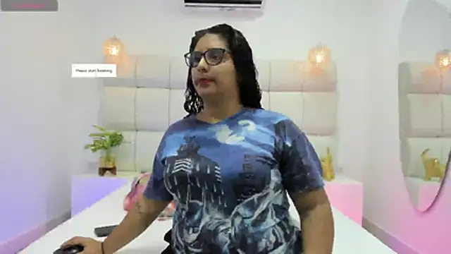 Snapshot of DanielleEvans_ chatting on 11/03/25, 11:25 DanielleEvans online show from 11/03/25, 11:25