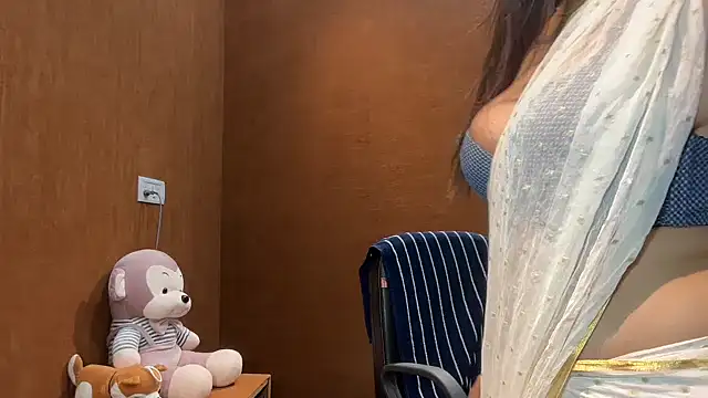 riya stream online show from 10/13/25, 03:35