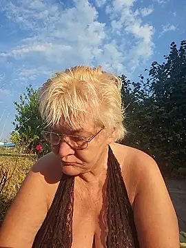 Snapshot of milfchantal4 chatting on 06/28/26, 05:25 milfchantal4 online show from 06/28/26, 05:25