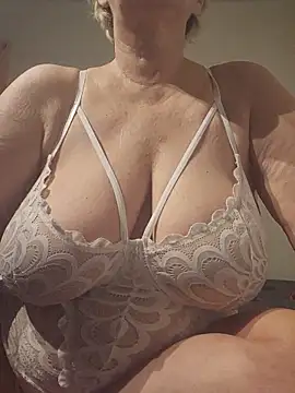 milfchantal4 online show from 05/19/26, 01:56