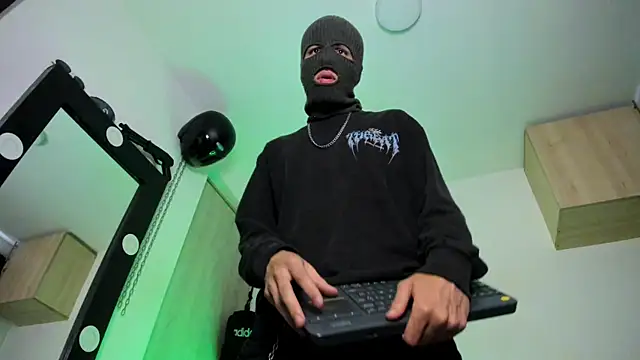 Samuel Suarez online show from 09/29/25, 12:44