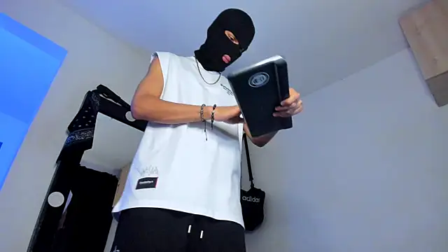 Samuel Suarez online show from 11/08/25, 02:04