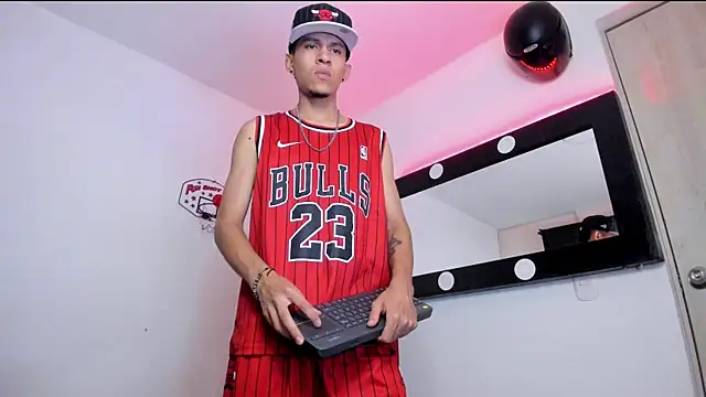 Samuel Suarez online show from 06/12/26, 02:09