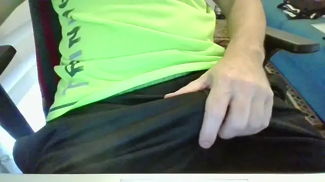 Snapshot of alessex24 chatting on 09/29/25, 12:44 alessex24 online show from 09/29/25, 12:44