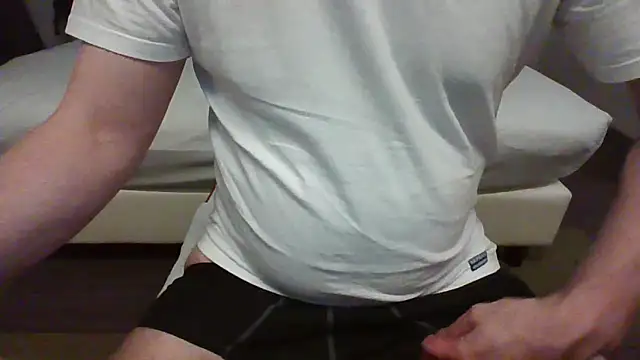 Snapshot of alessex24 chatting on 03/06/25, 11:31 alessex24 online show from 03/06/25, 11:31