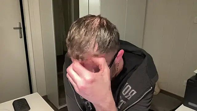 Snapshot of FABIOGLASSES chatting on 02/01/25, 12:29 FABIOGLASSES online show from 02/01/25, 12:29