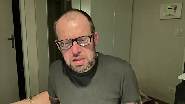 FABIOGLASSES online show from 04/17/26, 07:49