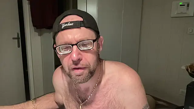 Snapshot of FABIOGLASSES chatting on 09/12/25, 12:55 FABIOGLASSES online show from 09/12/25, 12:55