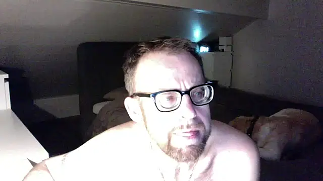 Snapshot of FABIOGLASSES chatting on 12/08/24, 01:41 FABIOGLASSES online show from 12/08/24, 01:41