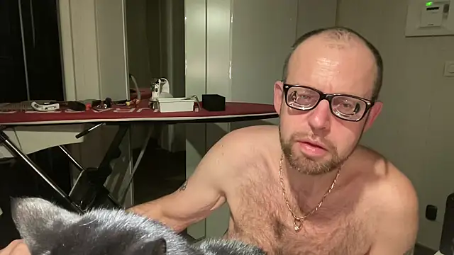 Snapshot of FABIOGLASSES chatting on 10/06/25, 08:42 FABIOGLASSES online show from 10/06/25, 08:42