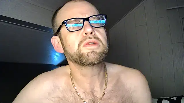 Snapshot of FABIOGLASSES chatting on 10/08/25, 12:12 FABIOGLASSES online show from 10/08/25, 12:12