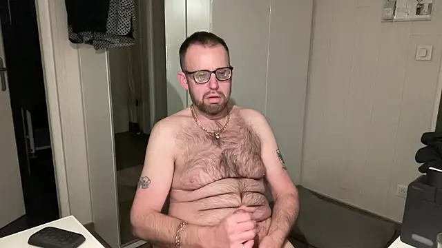 Snapshot of FABIOGLASSES chatting on 03/21/25, 09:12 FABIOGLASSES online show from 03/21/25, 09:12