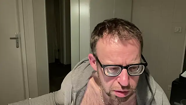 Snapshot of FABIOGLASSES chatting on 01/19/25, 12:06 FABIOGLASSES online show from 01/19/25, 12:06