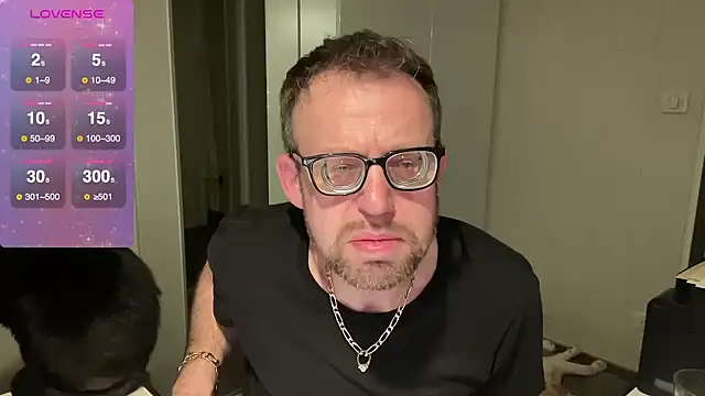 Snapshot of FABIOGLASSES chatting on 03/01/25, 11:04 FABIOGLASSES online show from 03/01/25, 11:04