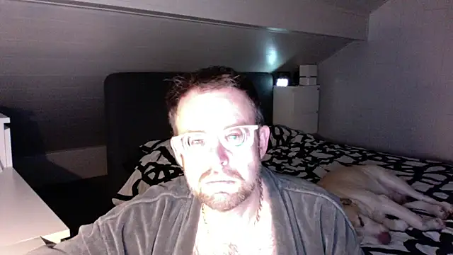 Snapshot of FABIOGLASSES chatting on 03/19/25, 01:10 FABIOGLASSES online show from 03/19/25, 01:10