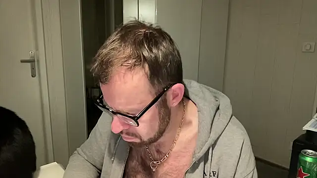 Snapshot of FABIOGLASSES chatting on 12/09/24, 12:01 FABIOGLASSES online show from 12/09/24, 12:01