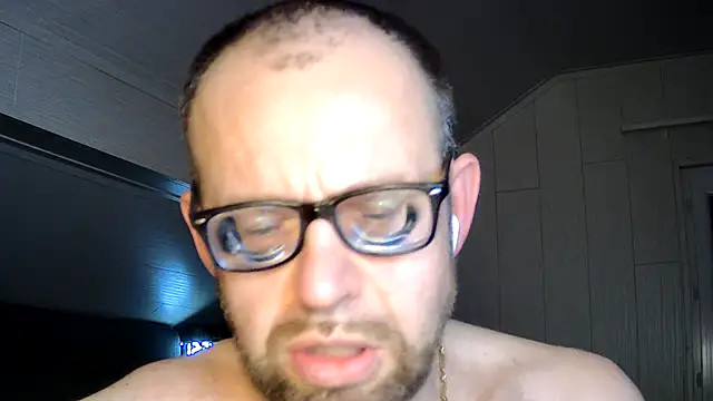 Snapshot of FABIOGLASSES chatting on 10/12/25, 10:33 FABIOGLASSES online show from 10/12/25, 10:33