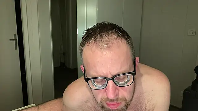 Snapshot of FABIOGLASSES chatting on 12/27/24, 10:16 FABIOGLASSES online show from 12/27/24, 10:16