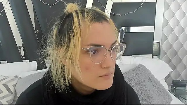 Snapshot of katya_kozlov chatting on 02/14/25, 02:50 katya kozlov online show from 02/14/25, 02:50