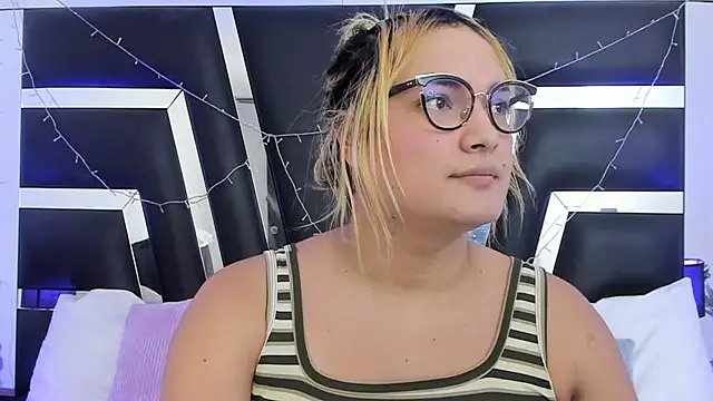 Snapshot of katya_kozlov chatting on 02/20/26, 03:58 katya kozlov online show from 02/20/26, 03:58