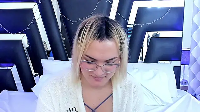 Snapshot of katya_kozlov chatting on 03/01/25, 11:17 katya kozlov online show from 03/01/25, 11:17