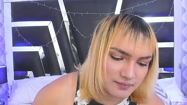 Snapshot of katya_kozlov chatting on 09/23/25, 05:36 katya kozlov online show from 09/23/25, 05:36